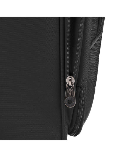 Close up of zipper on Atlantic Bavaria 28" Expandable Spinner, black.