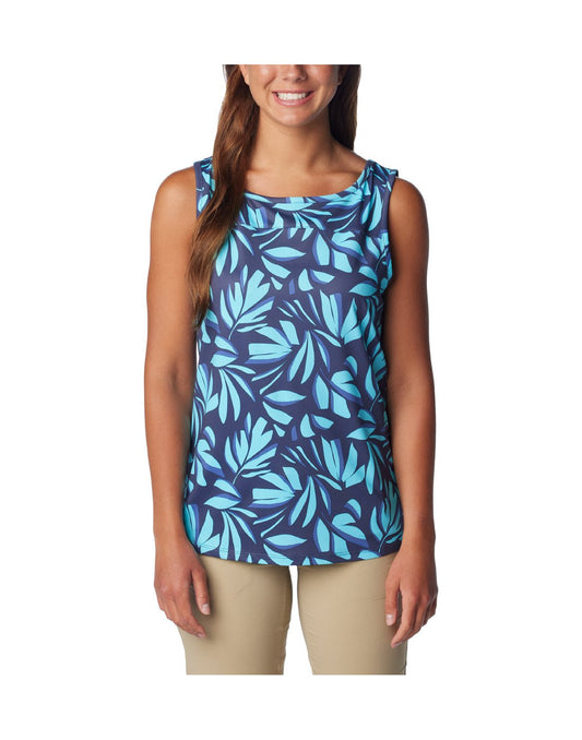 Product Image – Front view of a woman wearing Columbia Women's Chill River™ Tank in Aquamarine Areca print.