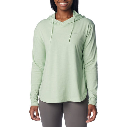 Front view of a woman wearing Columbia Women's Sun Trek™ Hooded Pullover in Sage Leaf Heather colour.