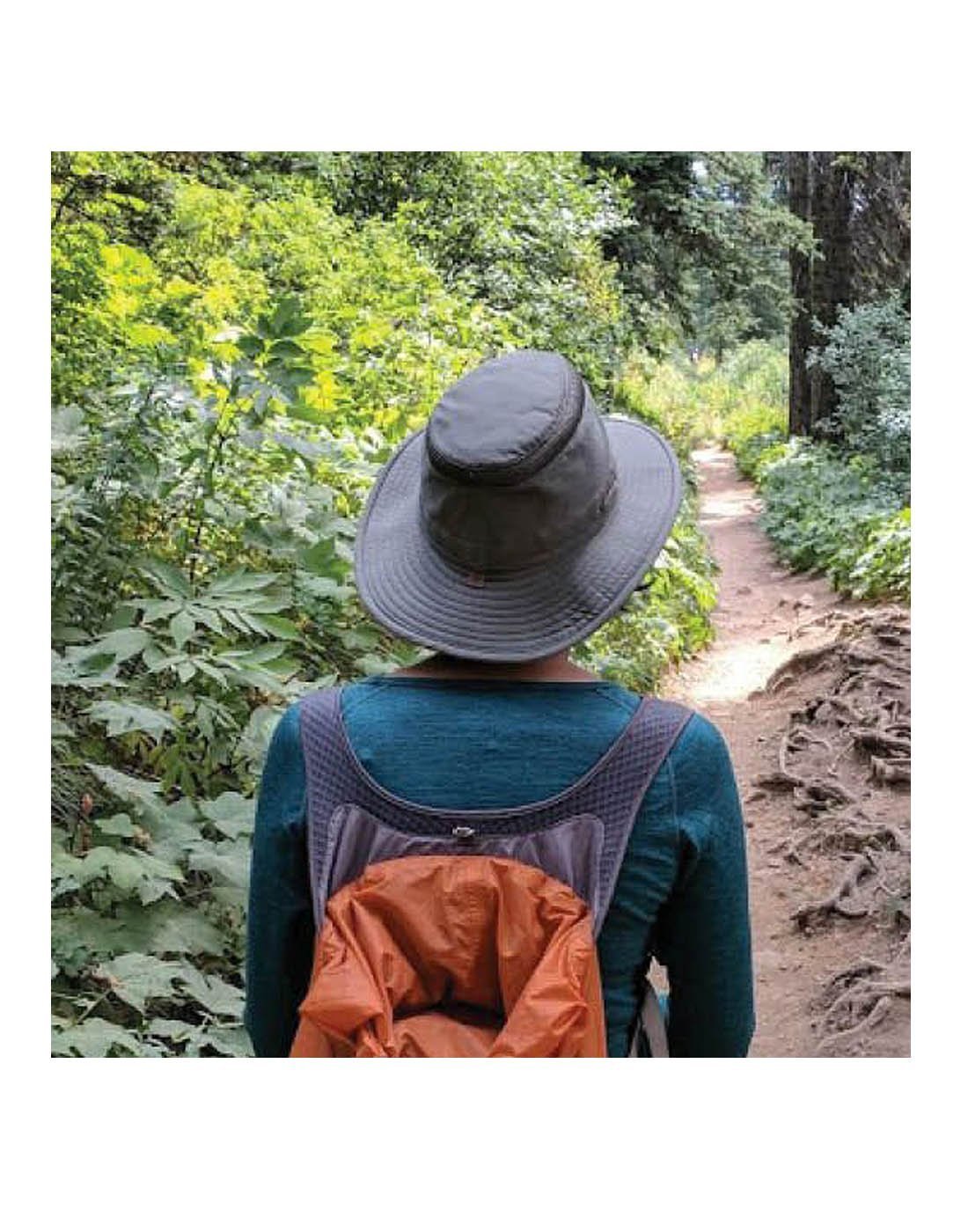 Men wearing Khol colour hat