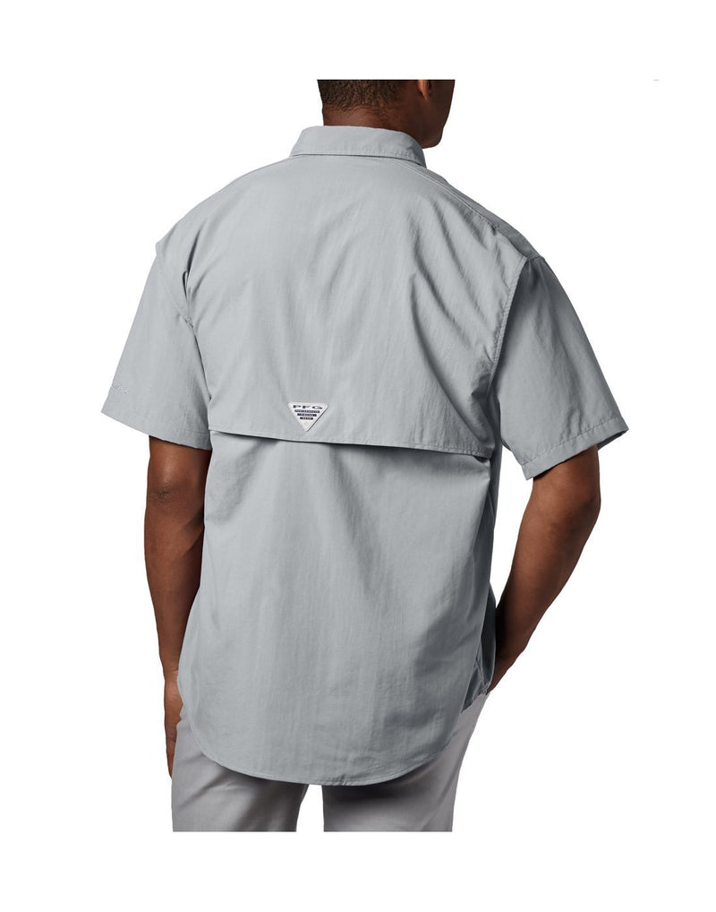 Men wearing columbia Men's short sleeve shirt cool grey colour back view