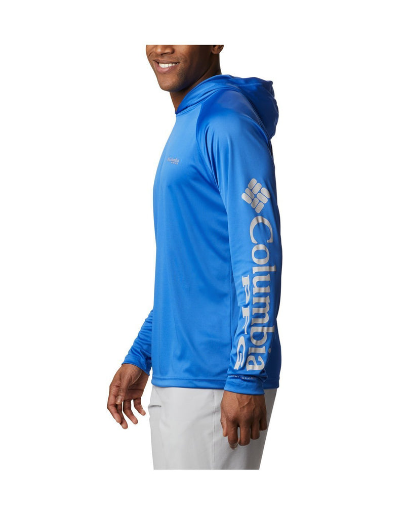Men wearing vivid blue colour columbia Men's hoodie side view