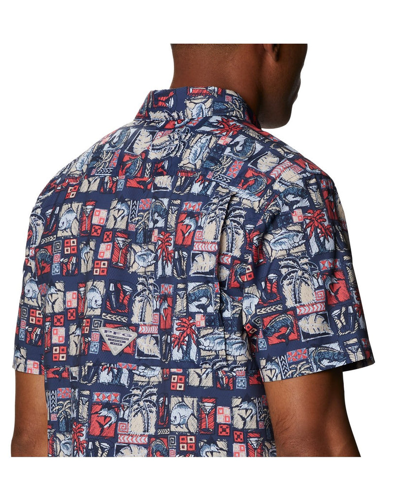 Close up of Man wearing Columbia Men's PFG Super Slack Tide™ Camp Shirt - carbon martinis and lies print, back view