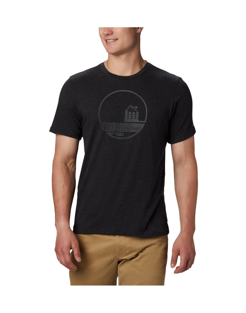 Man wearing Columbia Men's Bluff Mesa™ Graphic T-Shirt in black
