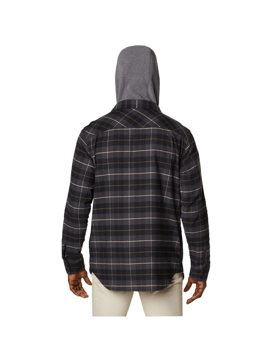 Product Image – Man wearing Columbia Men's Flare Gun™ Stretch Flannel Hoodie in black buffalo tartan, back view