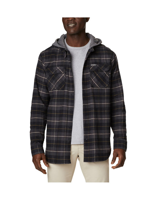 Product Image – Man wearing Columbia Men's Flare Gun™ Stretch Flannel Hoodie in black buffalo tartan, unbuttoned over white t-shirt, front view