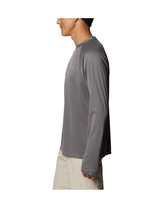 Product Image – Man wearing Columbia Men's PFG ZERO Rules™ Ice Long Sleeve Shirt - city grey, side view