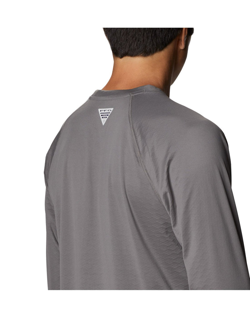 Close up of Man wearing Columbia Men's PFG ZERO Rules™ Ice Long Sleeve Shirt - city grey, back view with PFG logo under neckline