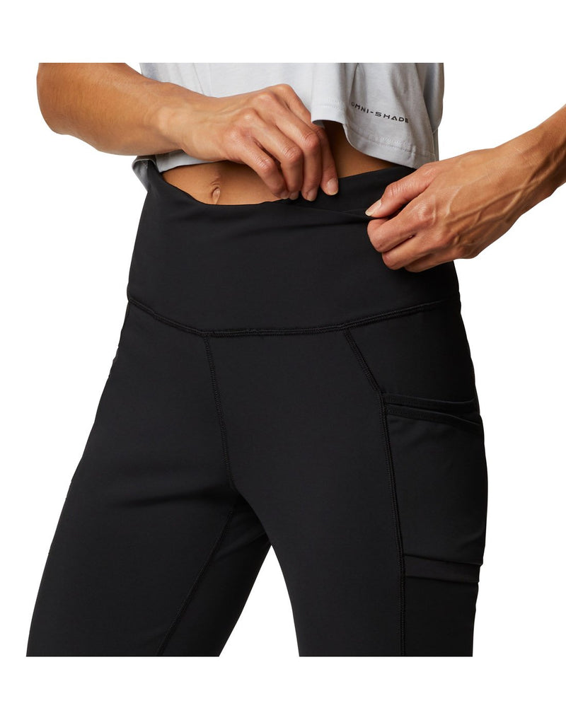 Close up of woman wearing Columbia Women's Windgates™ II Leggings, showing waist pocket