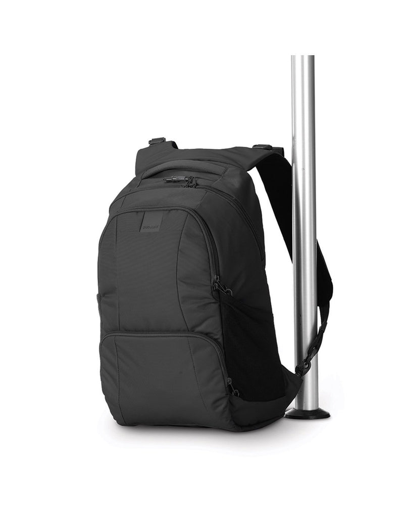 Metrosafe LS450 anti-theft 25l backpack detachable strap