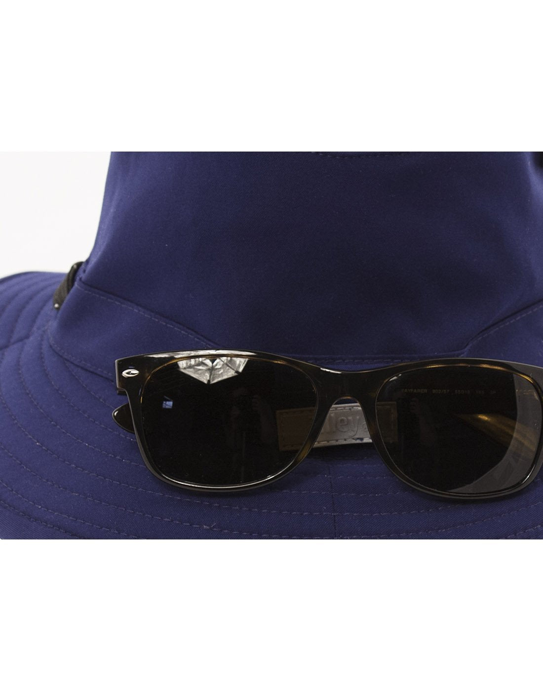 Navy colour hat with sunglasses