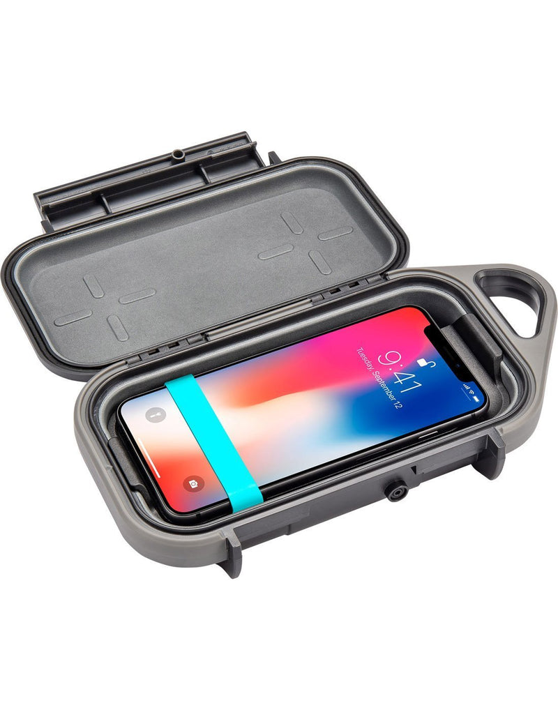 Pelican go personal utility charge case with phone